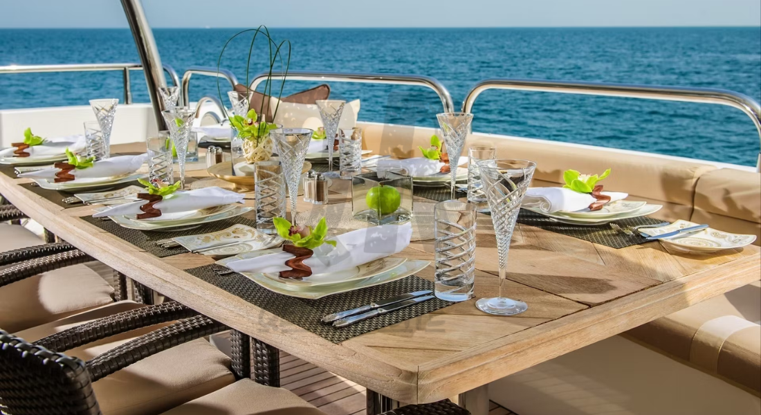 Exclusive Yacht Dining 